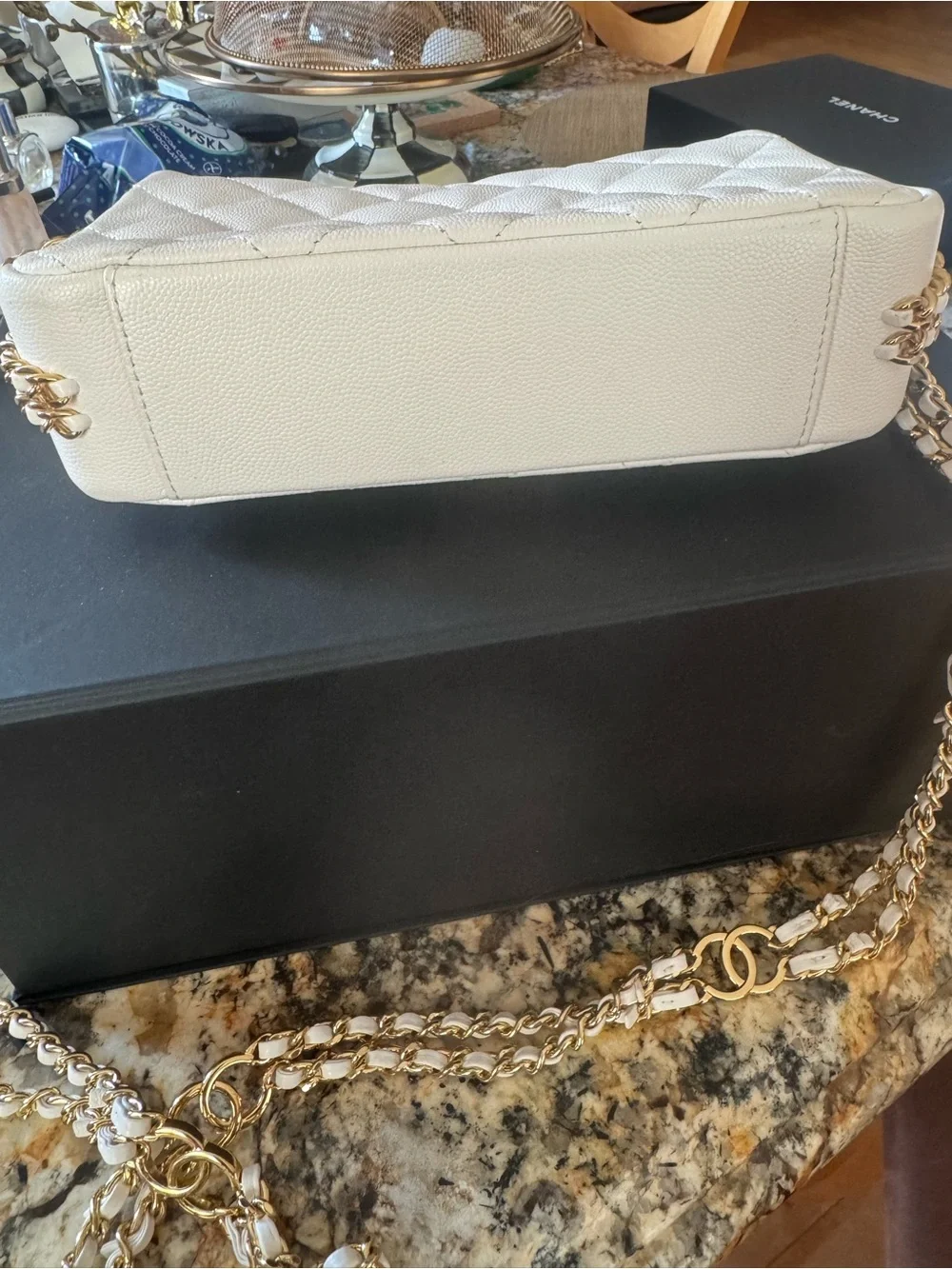 CHANEL Quilted Shoulder Bag in whire with Gold Hardware